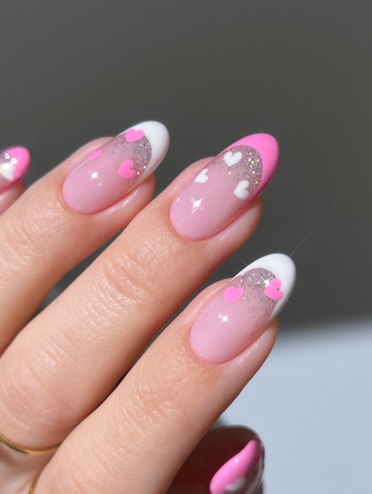 Маникюр с сердечками в феврале 2026: тренды для романтиков