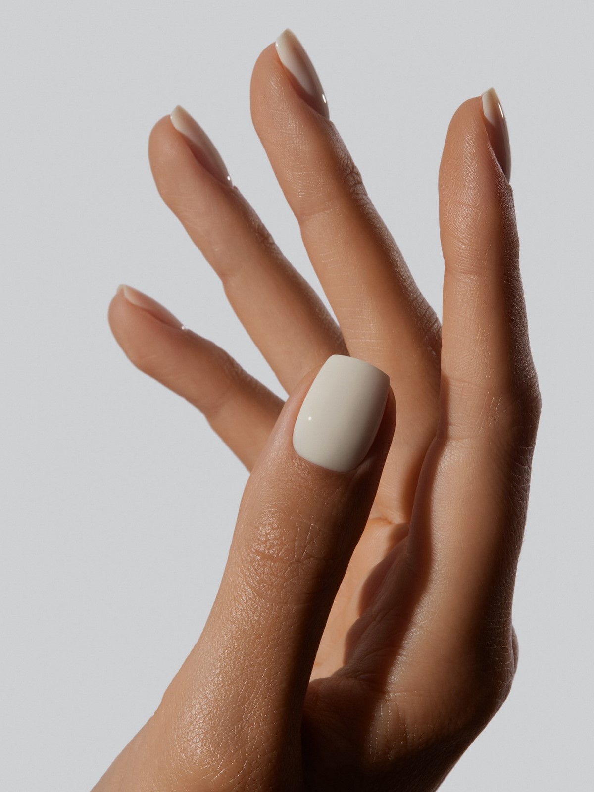 Нежный маникюр в феврале 2026: эстетика легкости и тепла