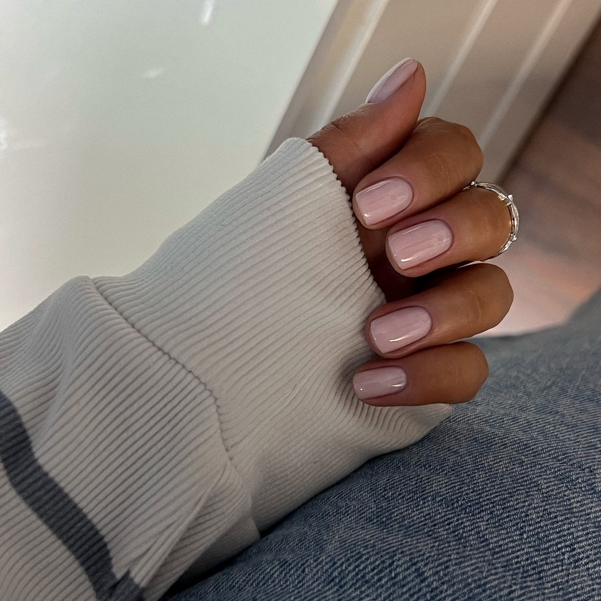 Нежный маникюр в феврале 2026: эстетика легкости и тепла