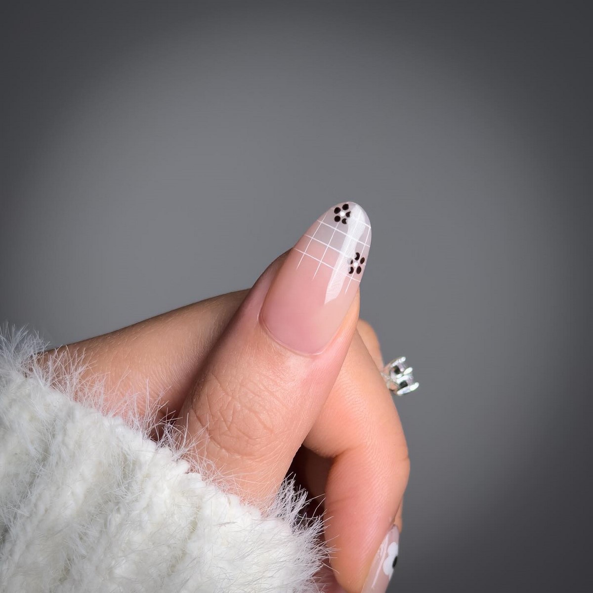 Нежный маникюр в феврале 2026: эстетика легкости и тепла