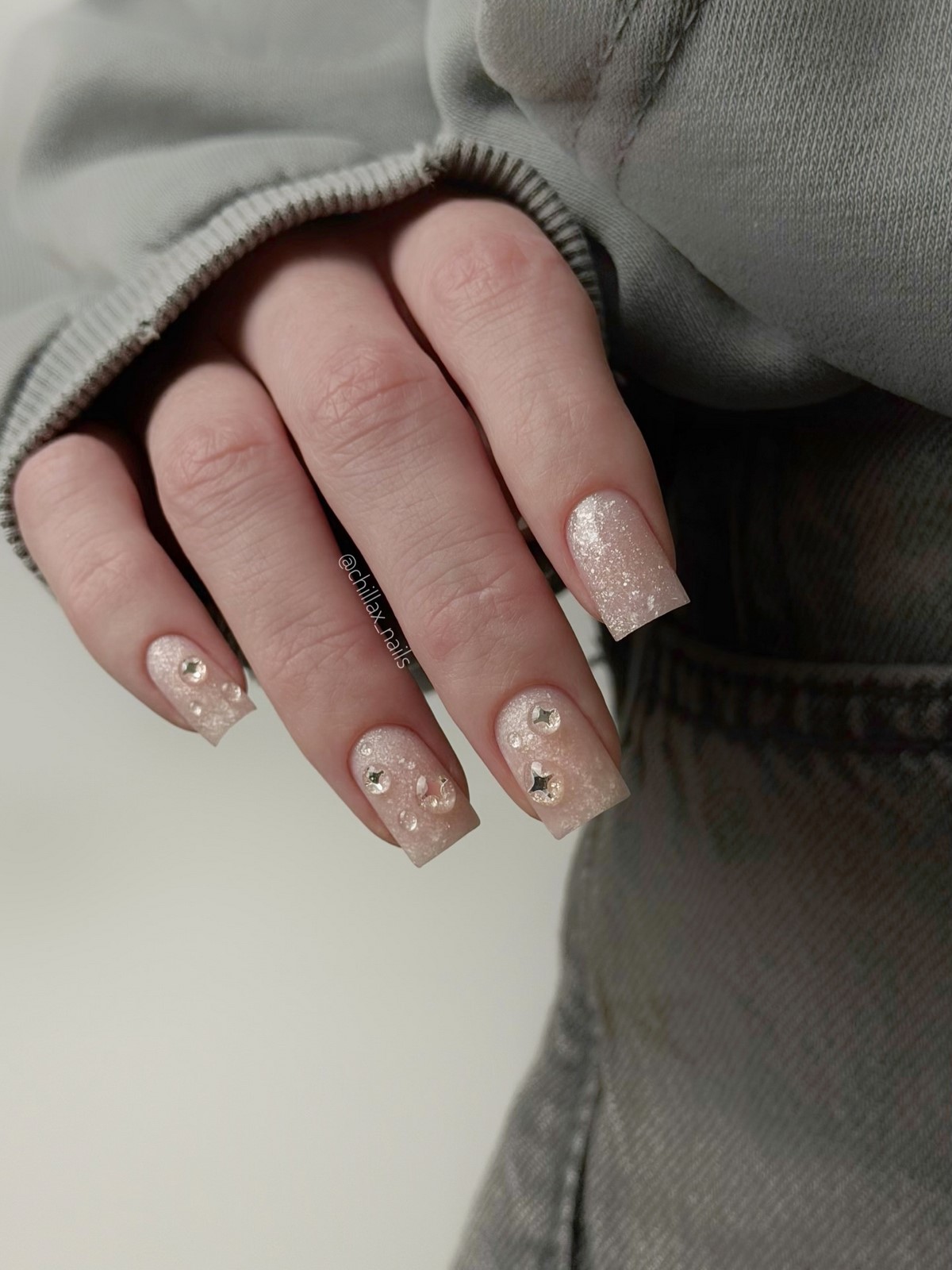 Нежный маникюр в феврале 2026: эстетика легкости и тепла