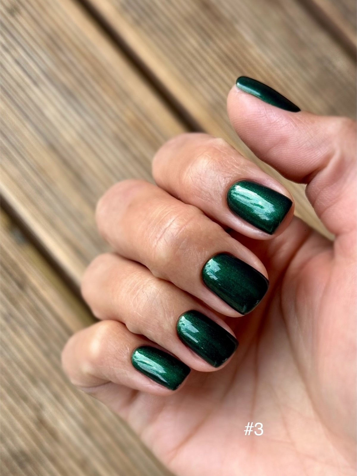 Почему темные короткие ногти выглядят особенно дорого в 2026 году