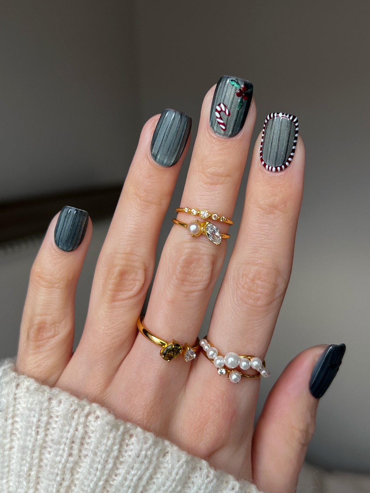 Почему темные короткие ногти выглядят особенно дорого в 2026 году