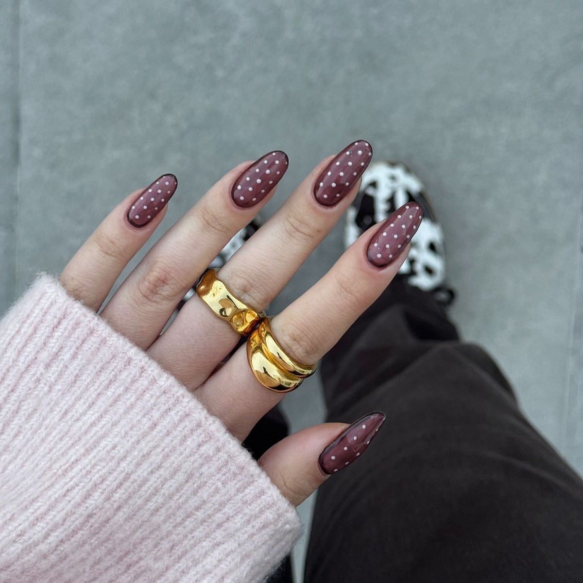 Зимний маникюр в горох на февраль 2026 года