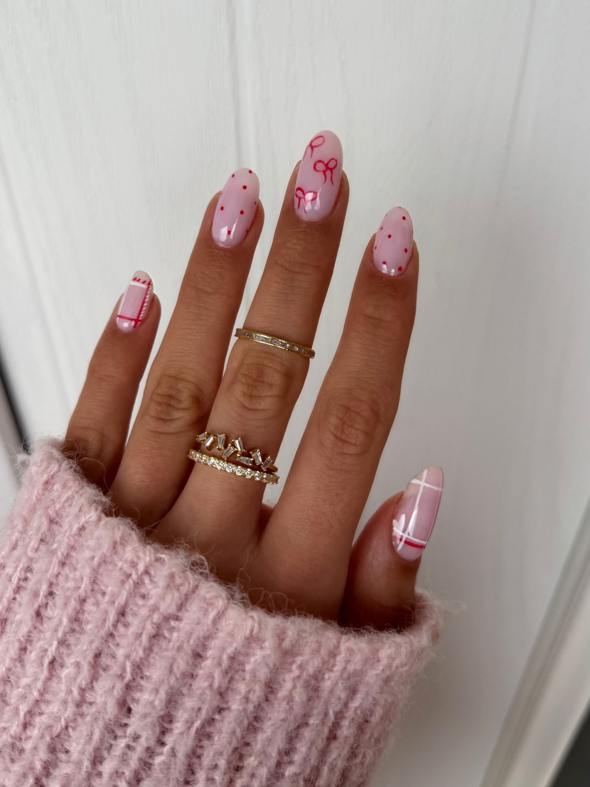 Зимний маникюр в горох на февраль 2026 года