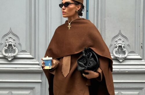 Верхняя одежда, которая подходит ко всему и спасает любой образ 8 Пальто-накидка в коричневом оттенке