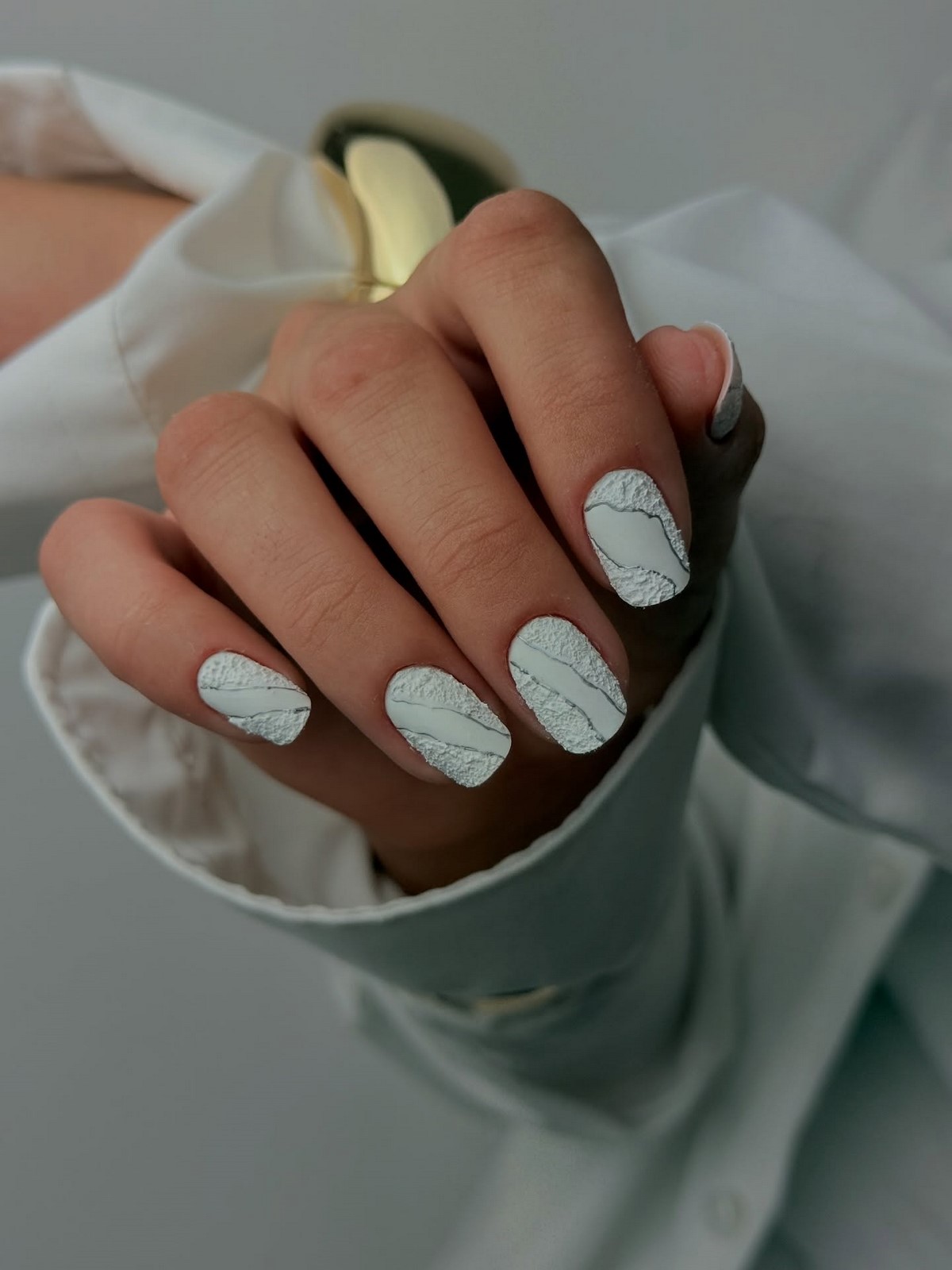 Деликатный маникюр: легкие дизайны без перегруза образа