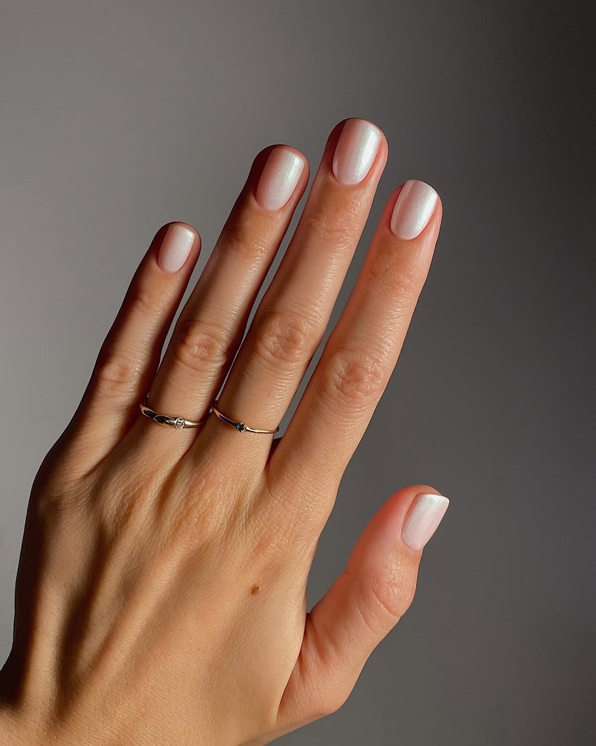 Деликатный маникюр: легкие дизайны без перегруза образа