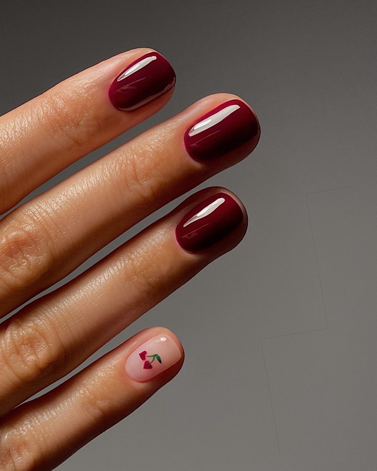 Деликатный маникюр: легкие дизайны без перегруза образа