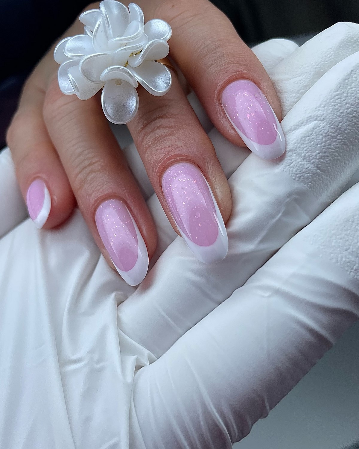 Деликатный маникюр: легкие дизайны без перегруза образа