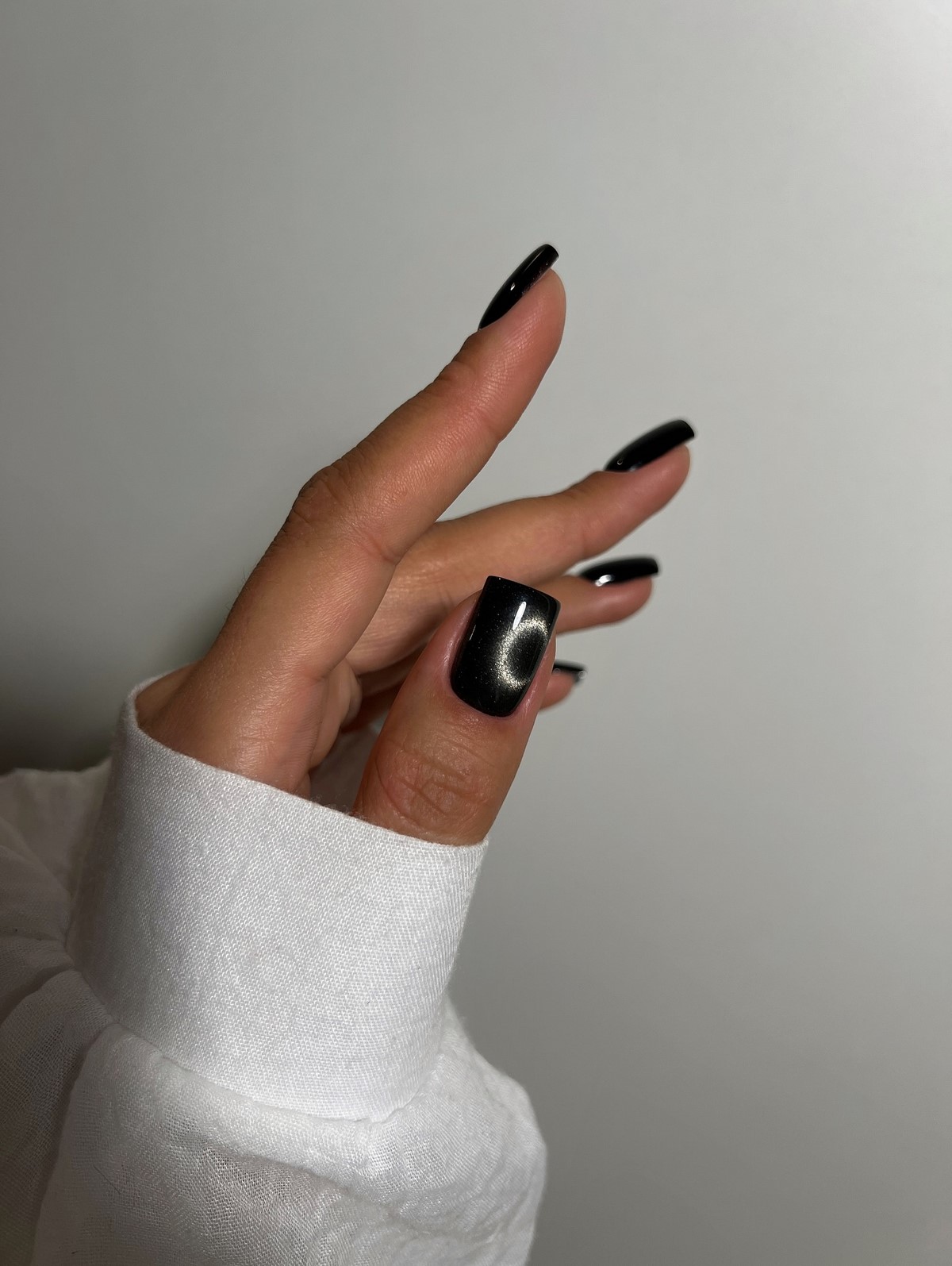 Деликатный маникюр: легкие дизайны без перегруза образа