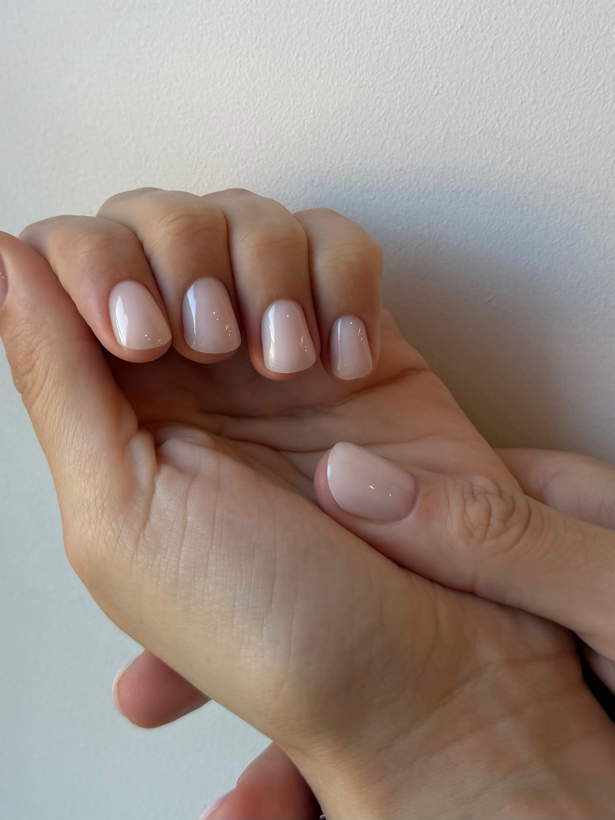 Розовая полупрозрачная база: маникюр «свои ногти, только лучше»