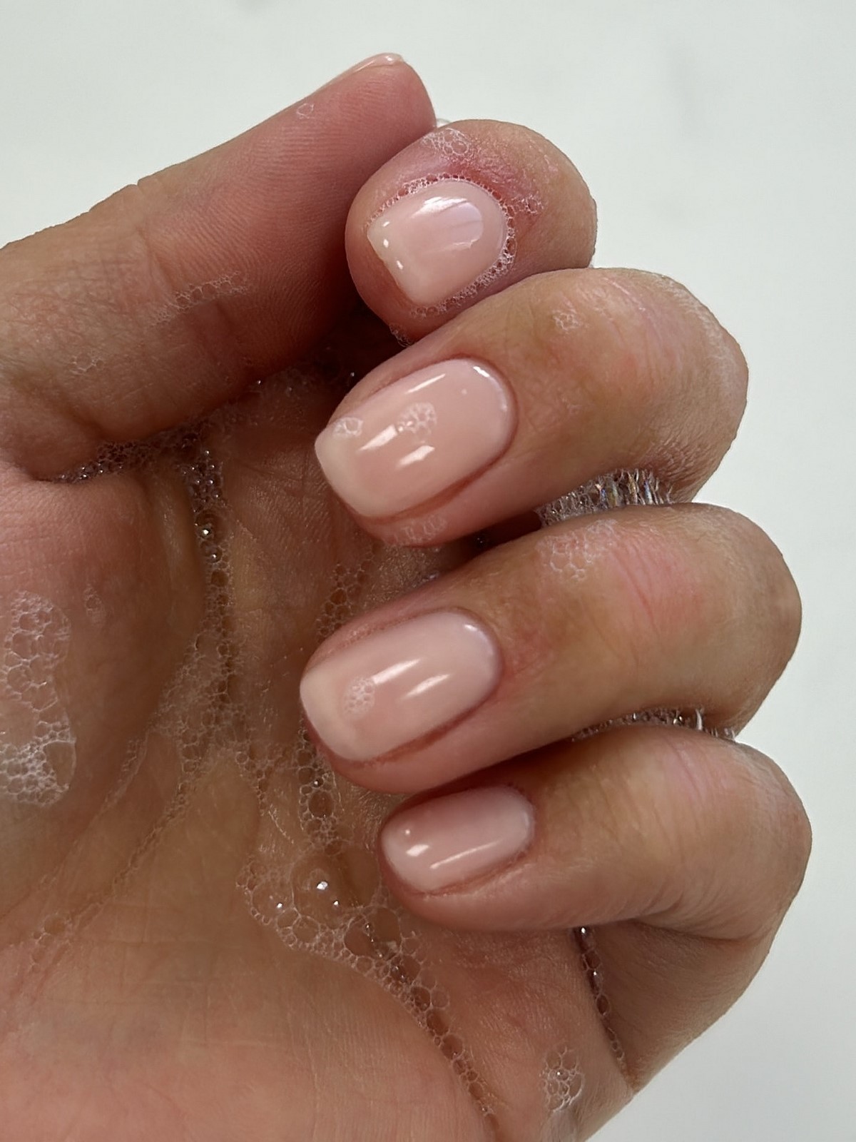 Розовая полупрозрачная база: маникюр «свои ногти, только лучше»