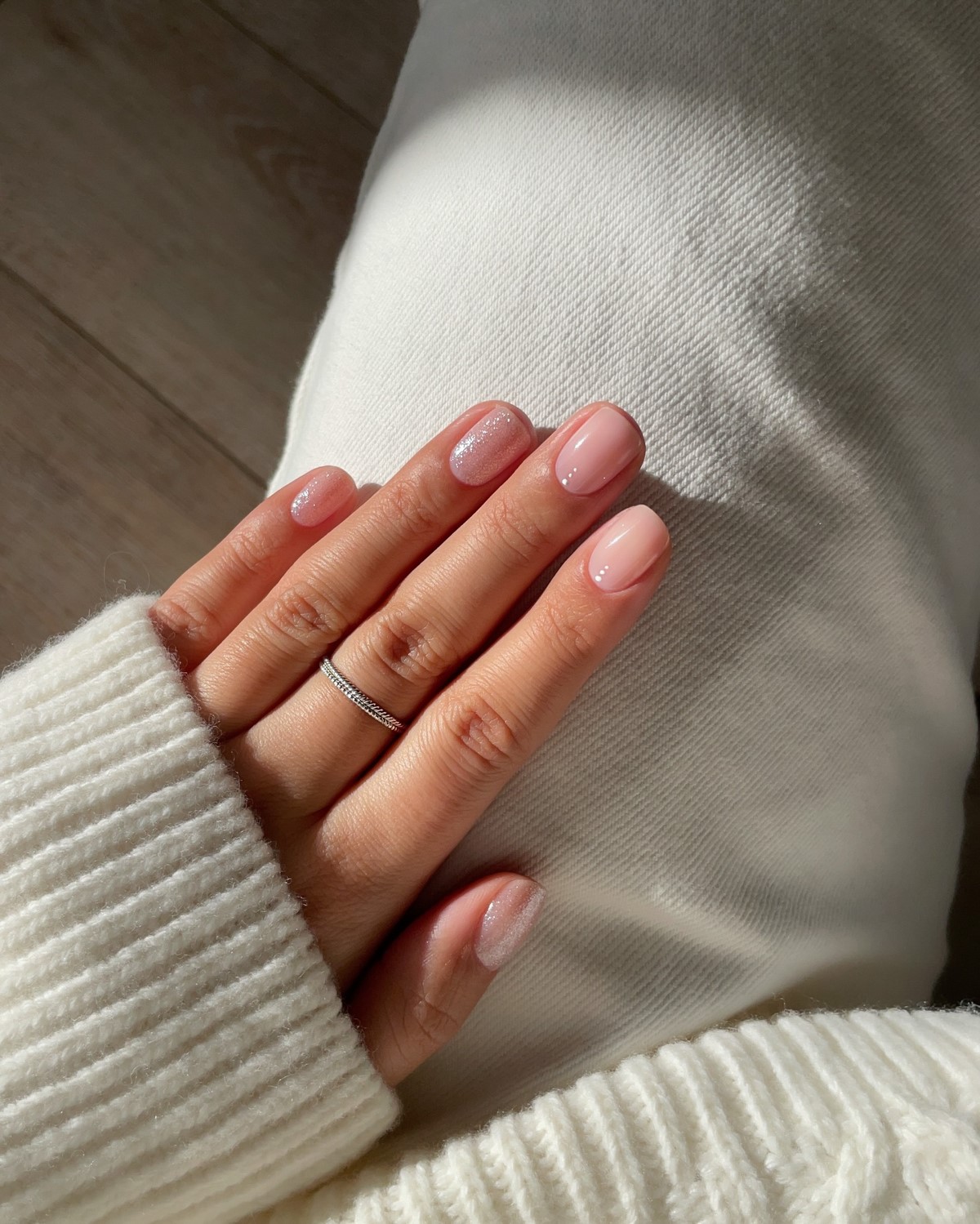 Розовая полупрозрачная база: маникюр «свои ногти, только лучше»