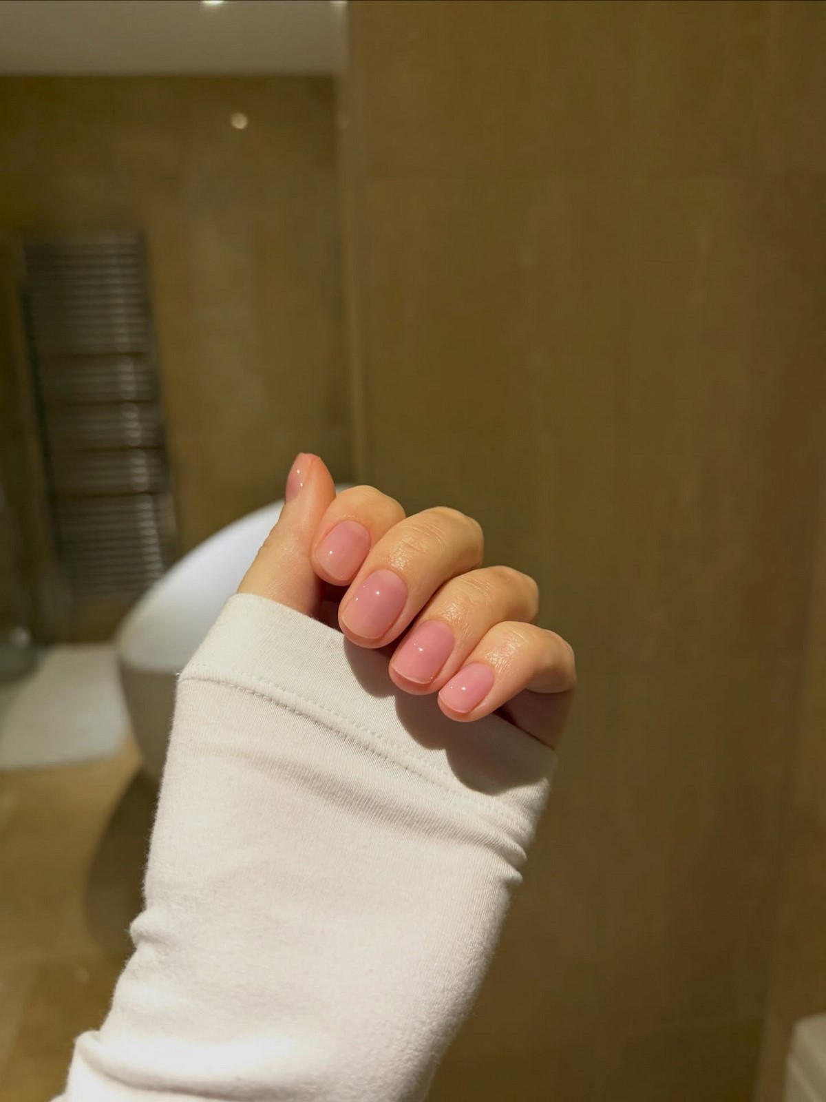 Розовая полупрозрачная база: маникюр «свои ногти, только лучше»