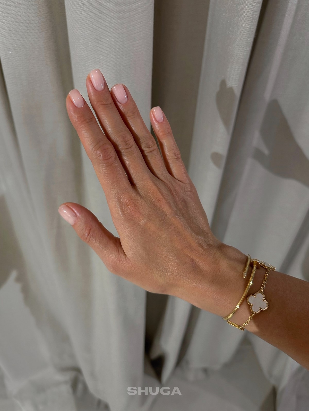 Розовая полупрозрачная база: маникюр «свои ногти, только лучше»