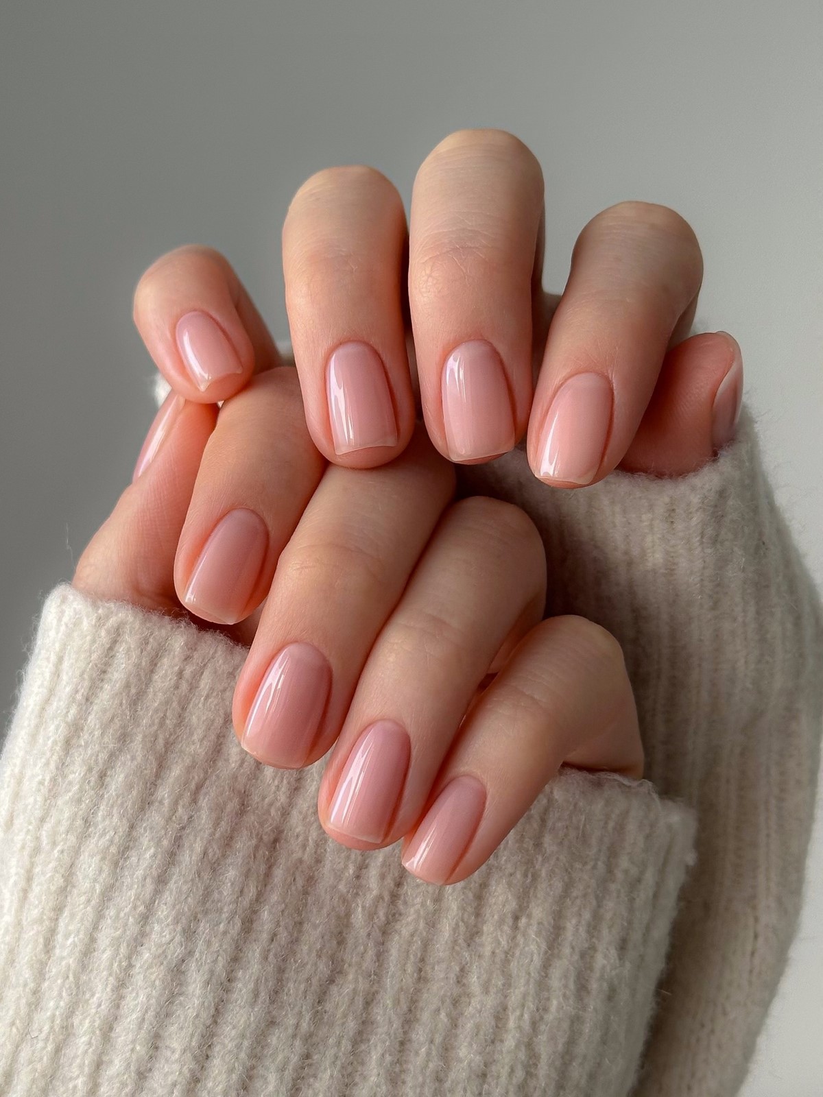 Розовая полупрозрачная база: маникюр «свои ногти, только лучше»