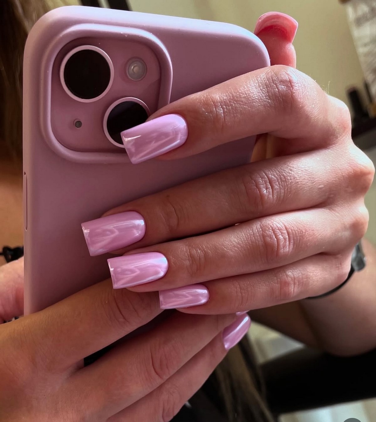 Маникюр на весну 2026, который выглядит дорого