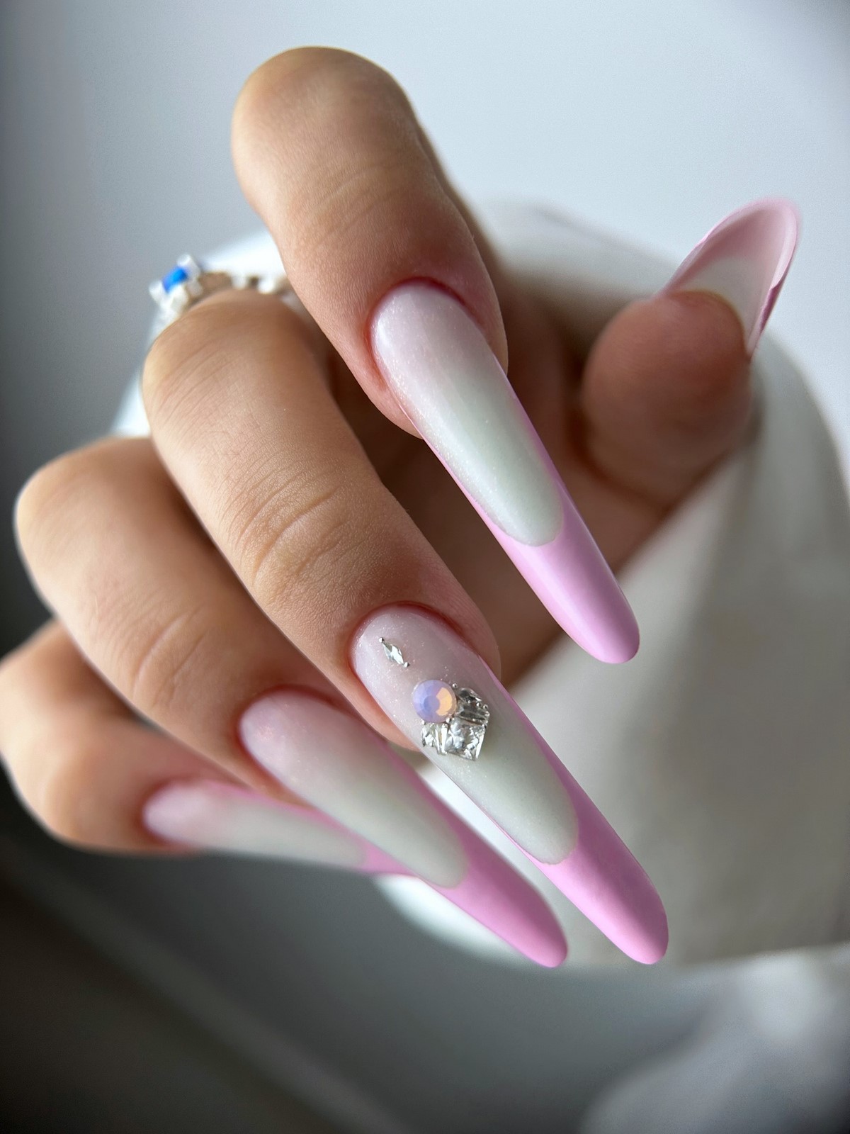 Маникюр на весну 2026, который выглядит дорого