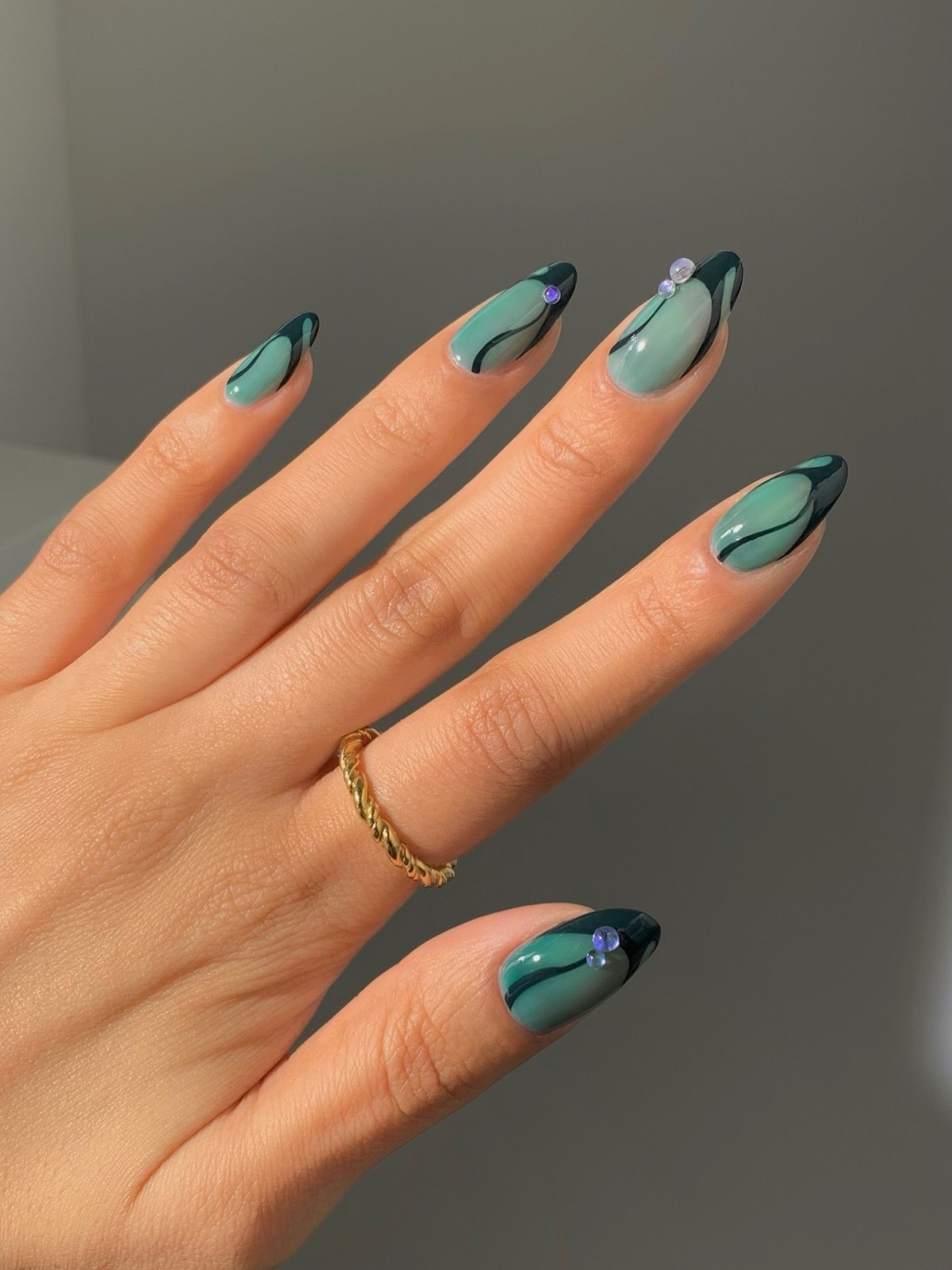 Френч на весну 2026: аккуратный маникюр, который носят чаще всего