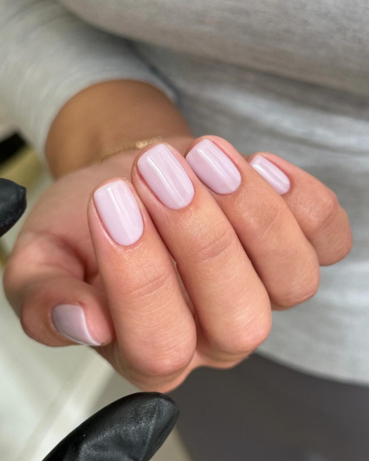 Этот цвет маникюра весной 2026 выбирают чаще всего — он выглядит дороже других