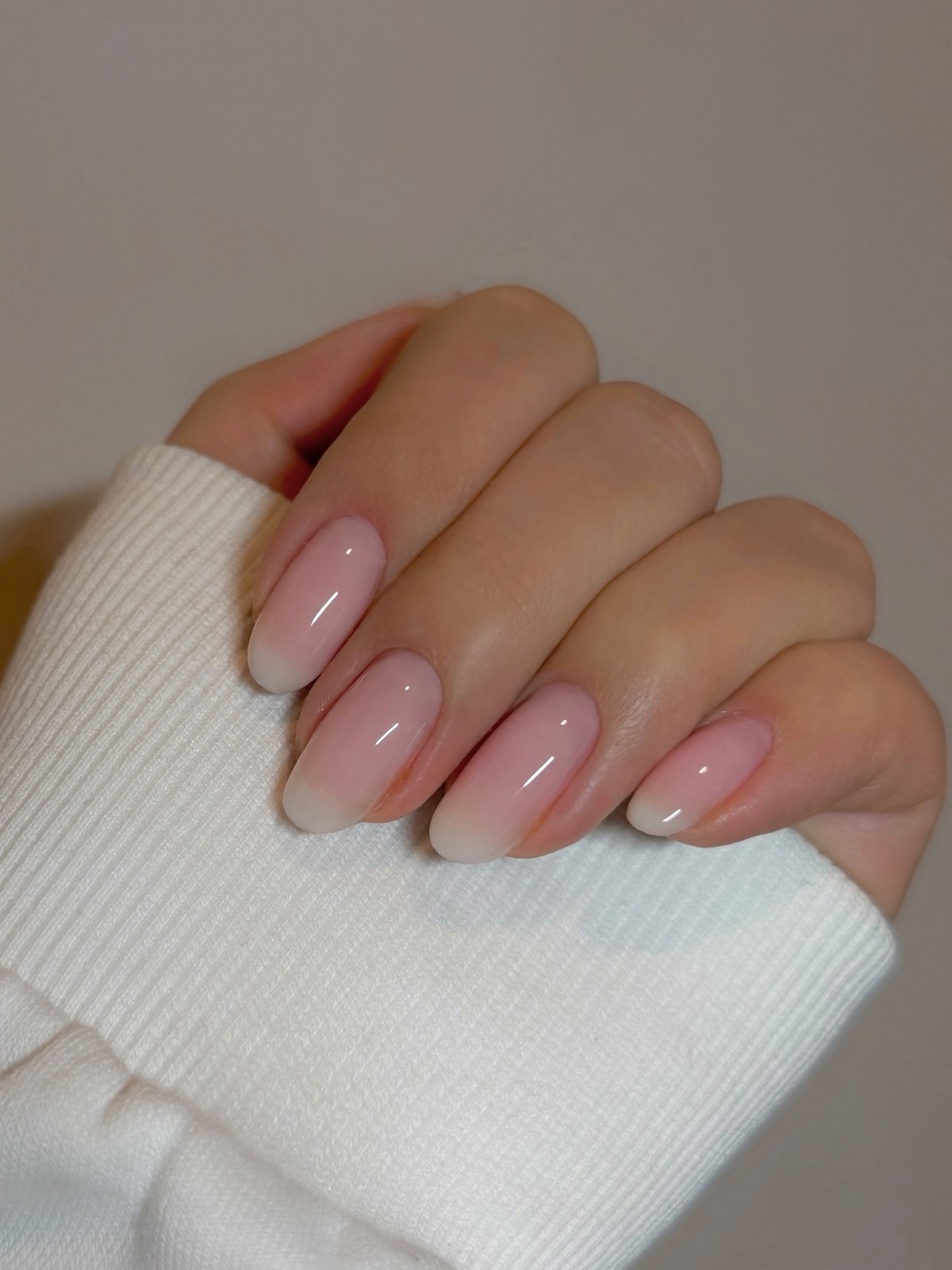 Этот цвет маникюра весной 2026 выбирают чаще всего — он выглядит дороже других