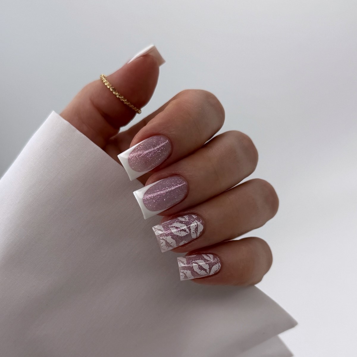 Френч на весну 2026: аккуратный маникюр, который носят чаще всего