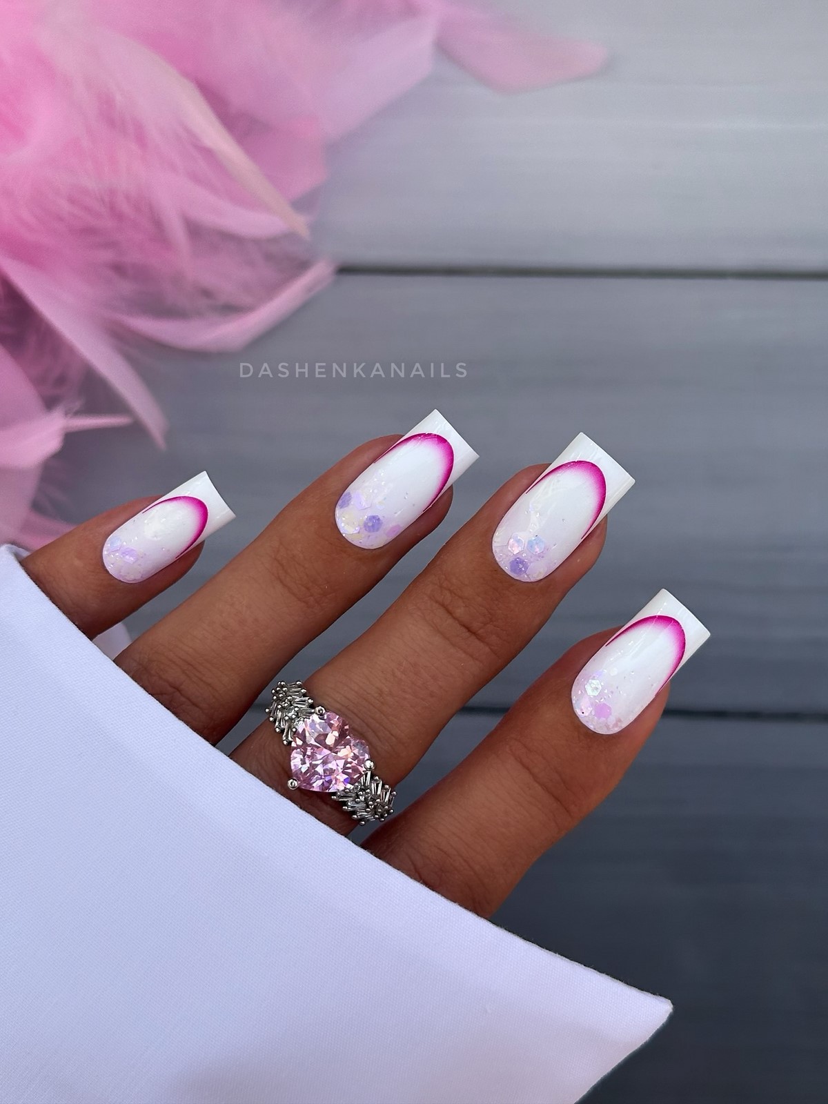 Френч на весну 2026: аккуратный маникюр, который носят чаще всего