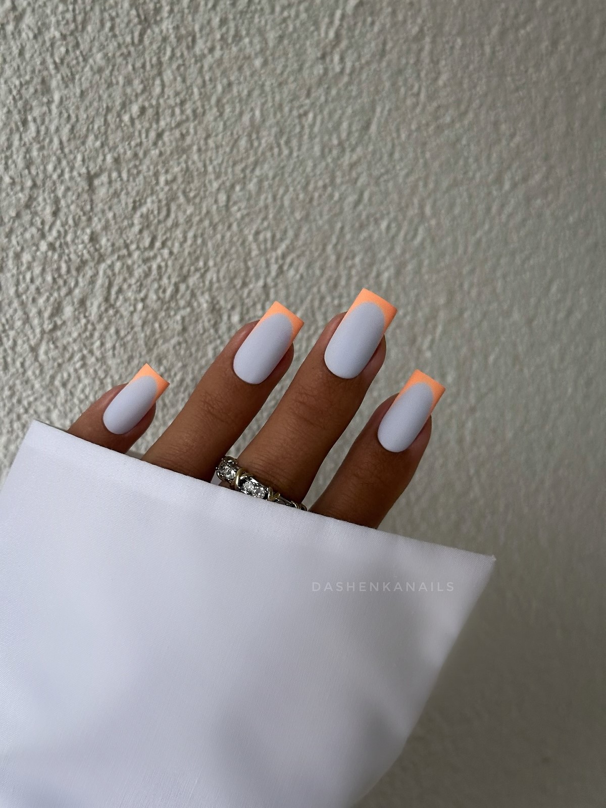 Френч на весну 2026: аккуратный маникюр, который носят чаще всего