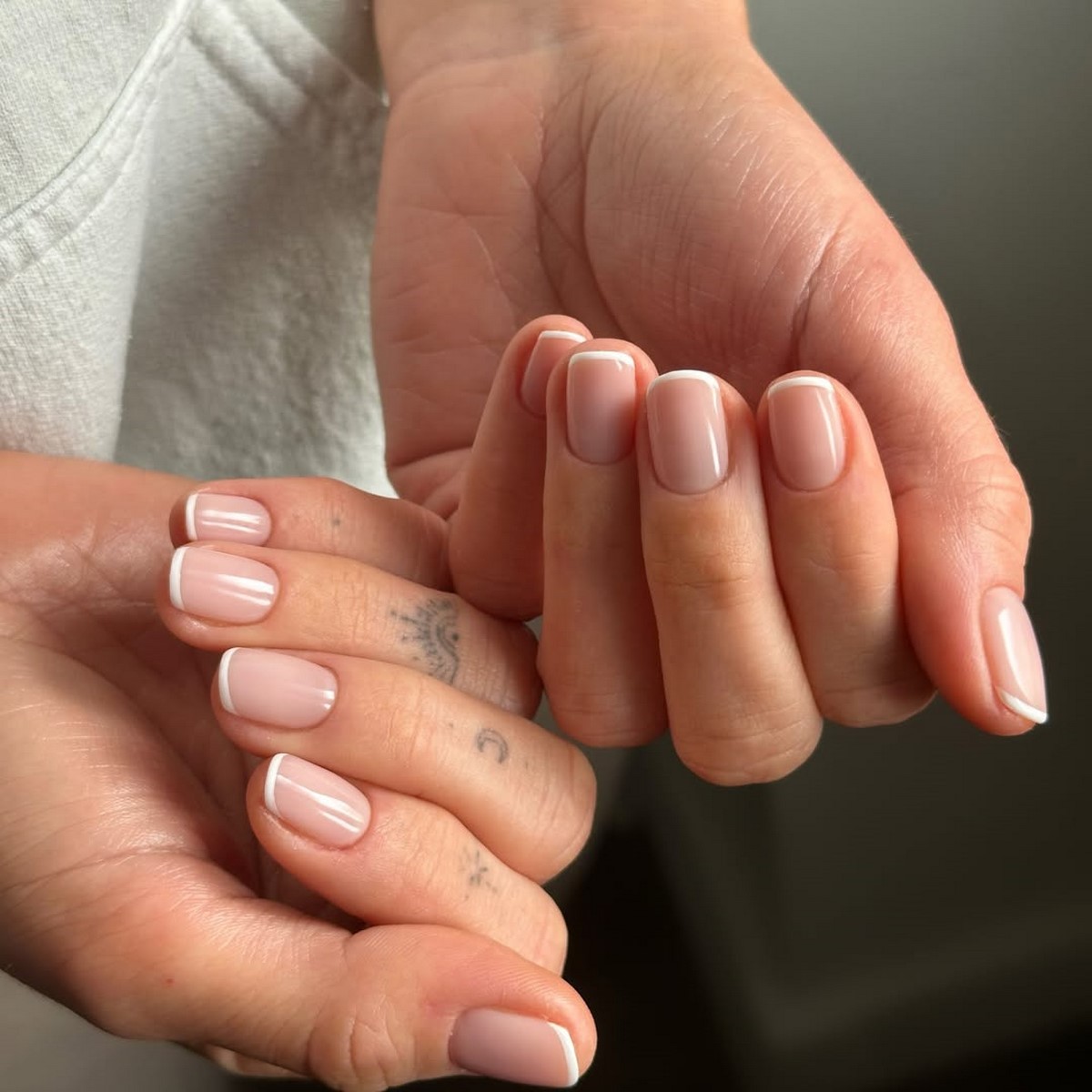 Френч на весну 2026: аккуратный маникюр, который носят чаще всего