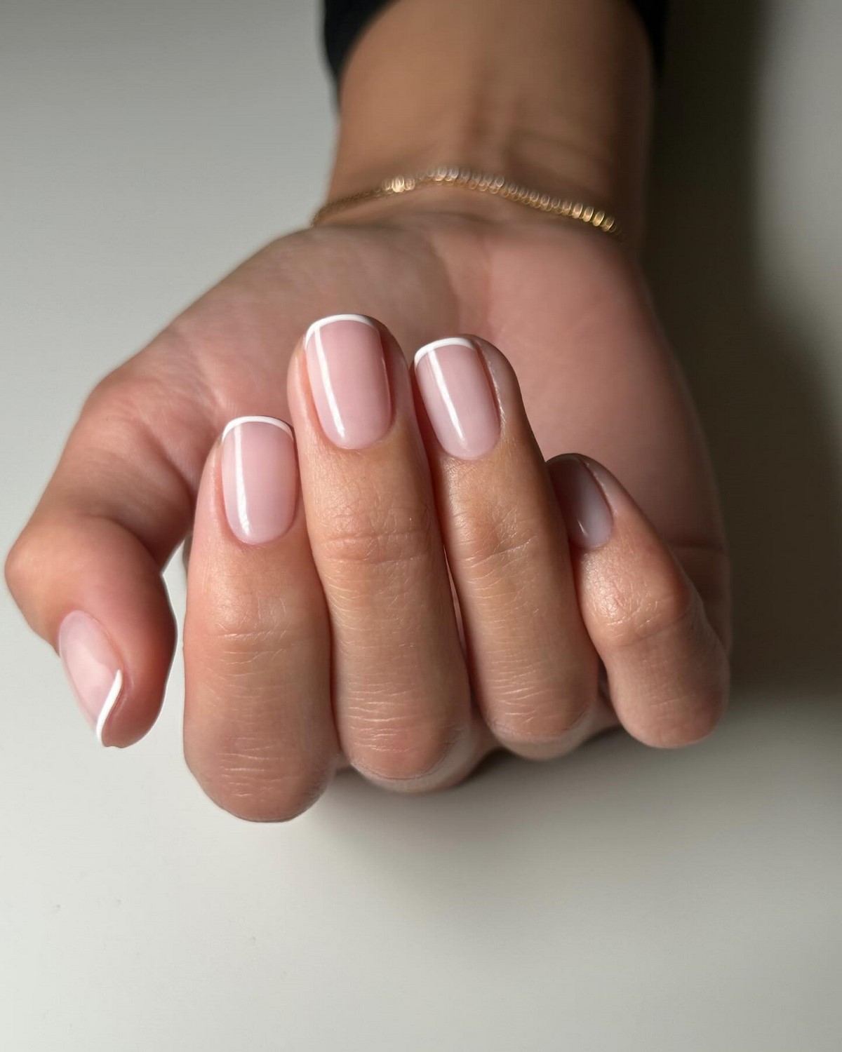 Френч на весну 2026: аккуратный маникюр, который носят чаще всего