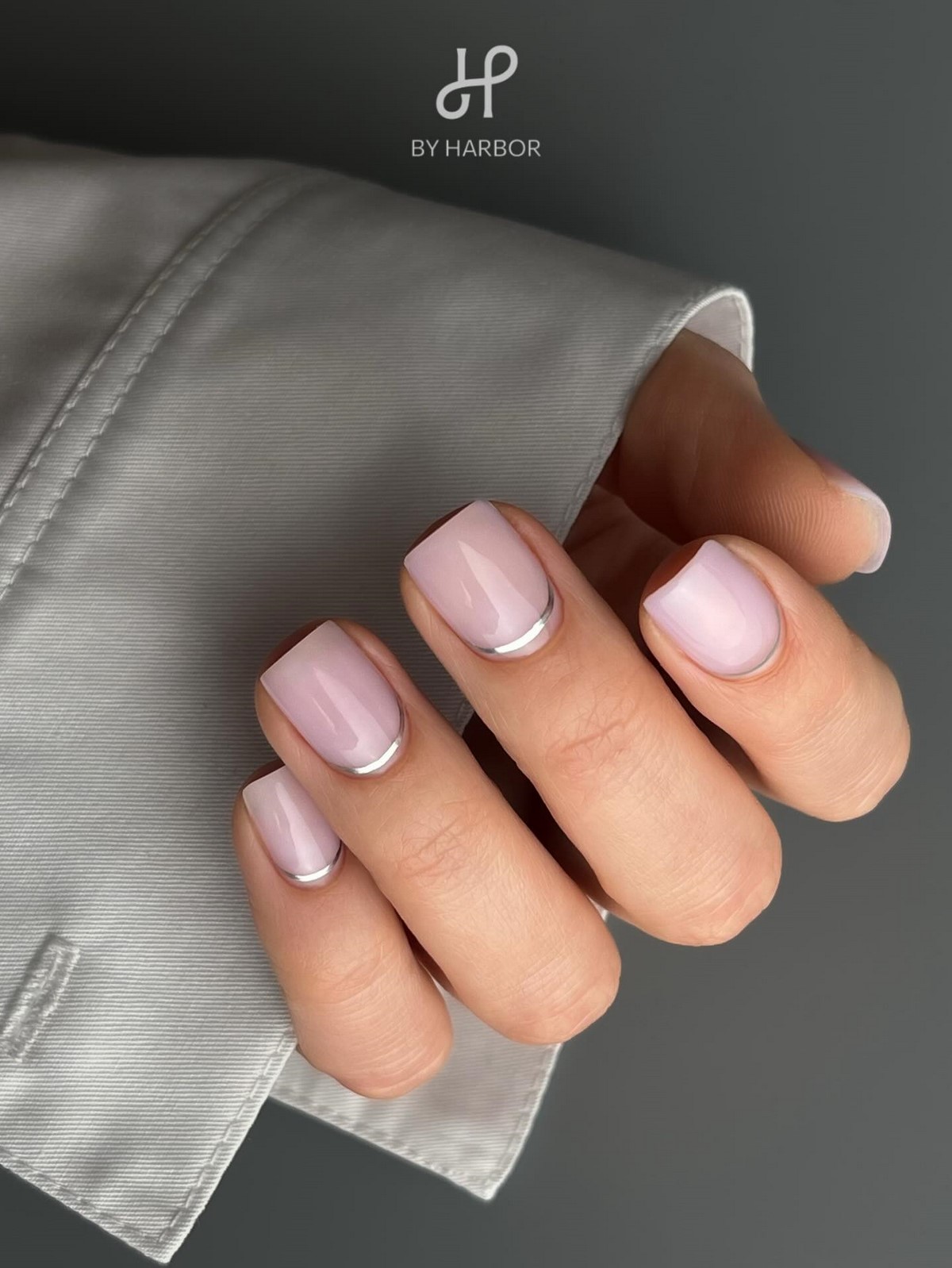 Светлый маникюр на короткие ногти: идеи на май 2026